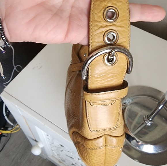 COACH Vintage Y24 Leather Studded Women's Hobo Shoulder Bag GUC - Picture 4 of 9